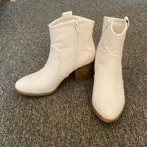 Lulu’s mini cowboy boots